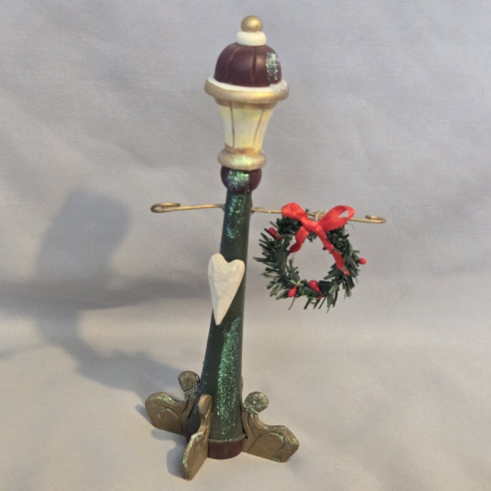 Kurt S Adler Christmas Lamppost Wreath Ornament Holder Wood Glitter 7.25"